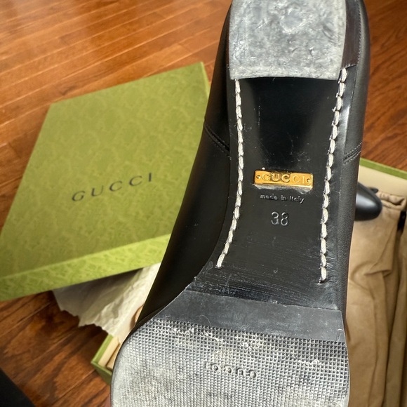 Authentic Gucci Black Leather Boots with Cream Monogram Cuff - Picture 4 of 4